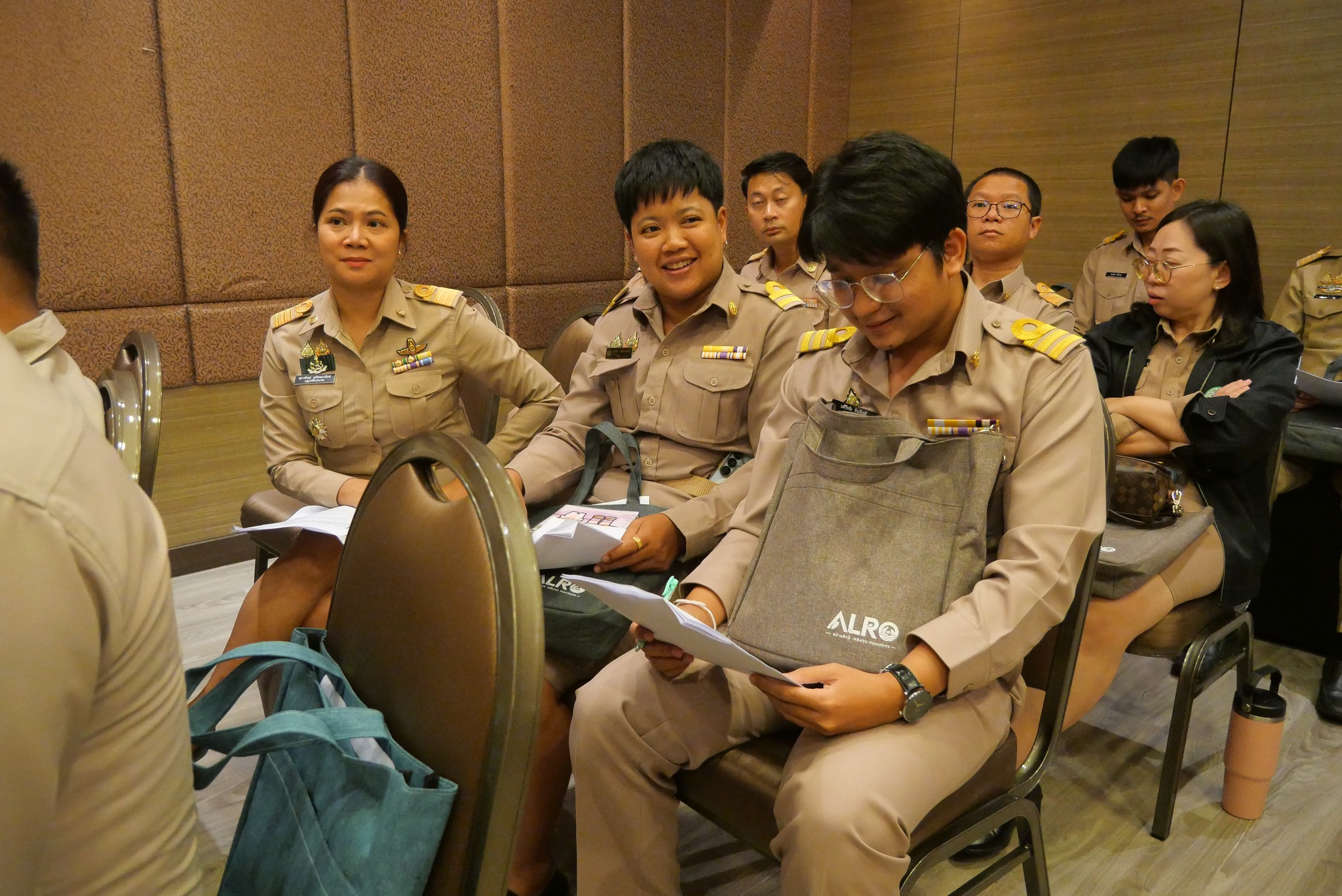 title - ปฏิรูปที่ดินจังหวัดเพชรบุรี พร้อมด้วยเจ้าหน้าที่ ส.ป.ก.เพชรบุรี ร่วมโครงการสัมมนา “การขับเคลื่อนงานปฏิรูปที่ดินเพื่อเกษตรกรรมสู่มิติใหม่อย่างยั่งยืนและเป็นธรรม” กรณีจัดที่ดินตามระเบียบคัดเลือกและจัดที่ดินฯ ข้อ 62 ประจําปีงบประมาณ พ.ศ. 2569